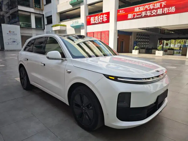 Li Auto L6 — Фото автомобиля 3