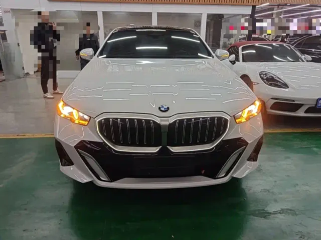 BMW 5 Series — Фото автомобиля 2