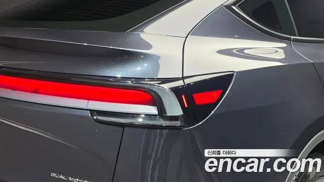 Tesla Model Y — Фото автомобиля 8