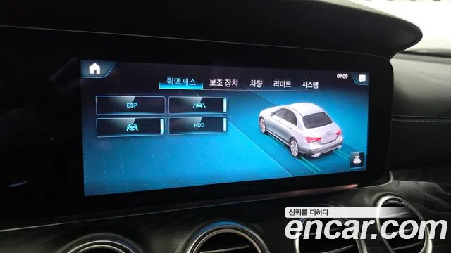 Mercedes-Benz E-Class — Фото автомобиля 15