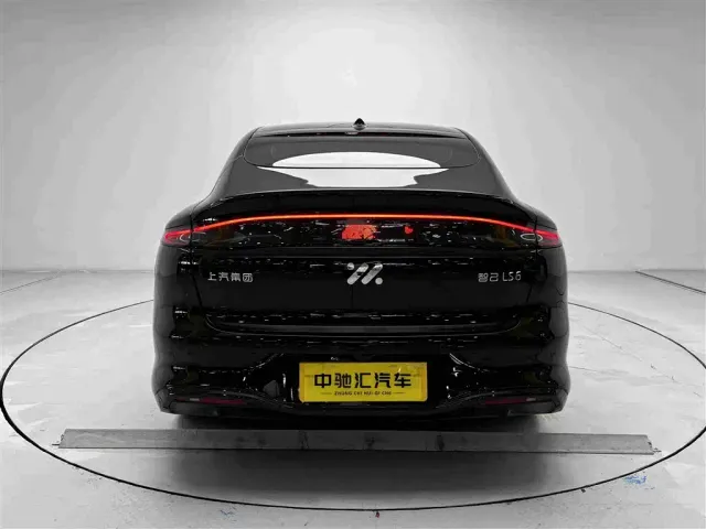 IM Motors LS6 — Фото автомобиля 19