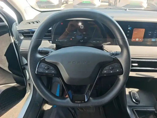 Roewe i5 — Фото автомобиля 10