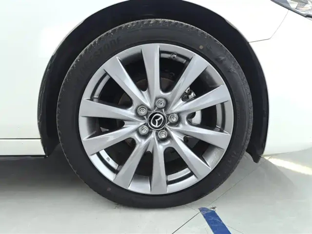 Mazda Axela — Фото автомобиля 6