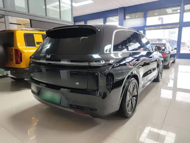 Li Auto L8 — Фото автомобиля 4