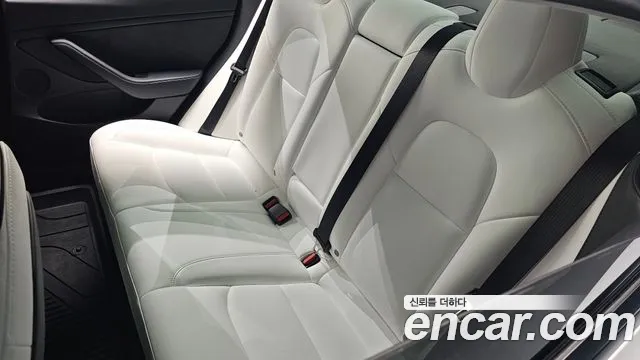 Tesla Model 3 — Фото автомобиля 29