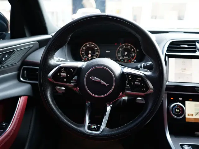 Jaguar XEL — Фото автомобиля 10