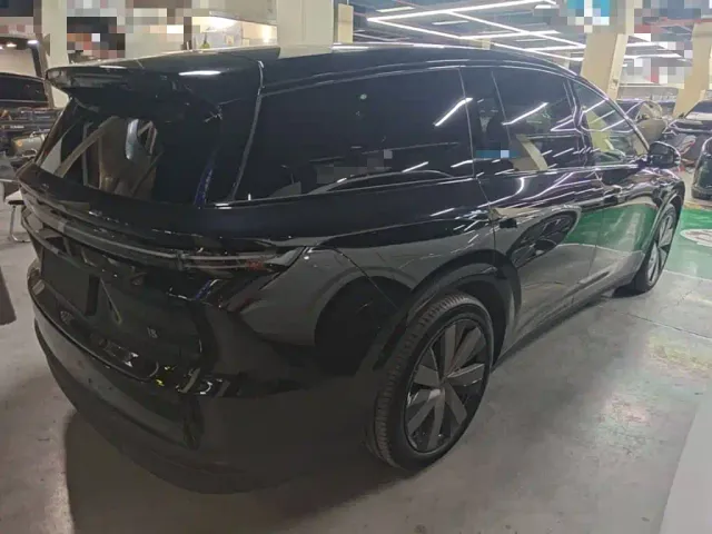 Li Auto i8 — Фото автомобиля 6