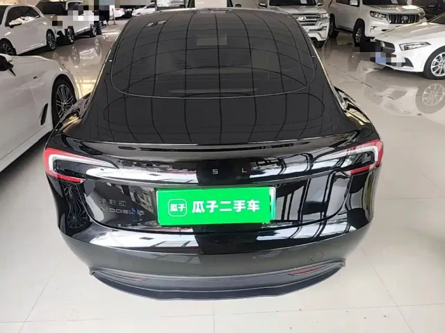 Tesla Model 3 — Фото автомобиля 5