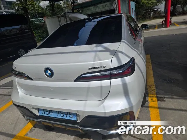 BMW i7 G70 — Фото автомобиля 2