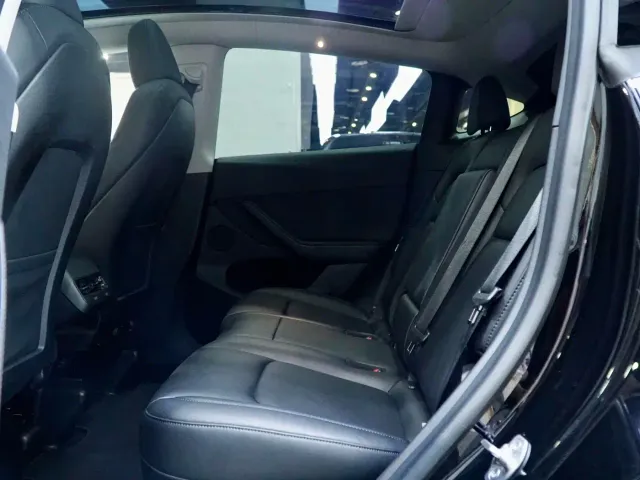 Tesla Model Y — Фото автомобиля 11