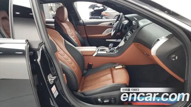 BMW 8 Series G15 — Фото автомобиля 11