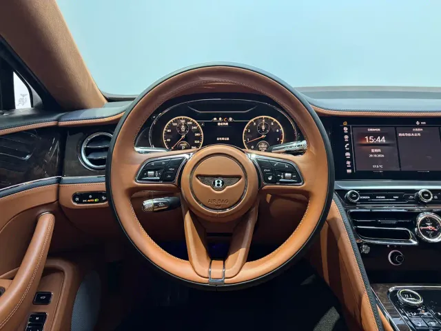 Bentley Flying Spur — Фото автомобиля 17