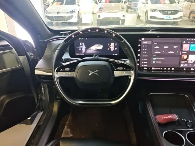 Xpeng P7 — Фото автомобиля 10
