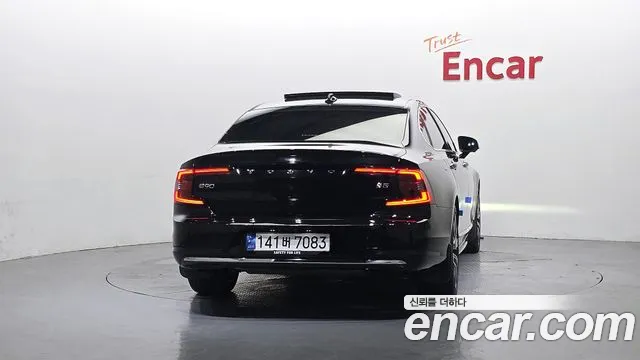 Вольво S90 — Фото автомобиля 4