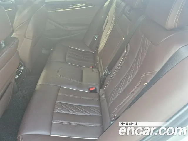 BMW 5 Series G30 — Фото автомобиля 13