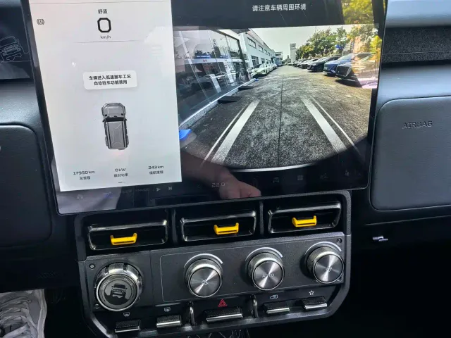 iCAR V23 — Фото автомобиля 9