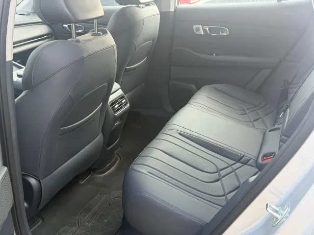 Geely Galaxy Starship 7 EM-i — Фото автомобиля 8