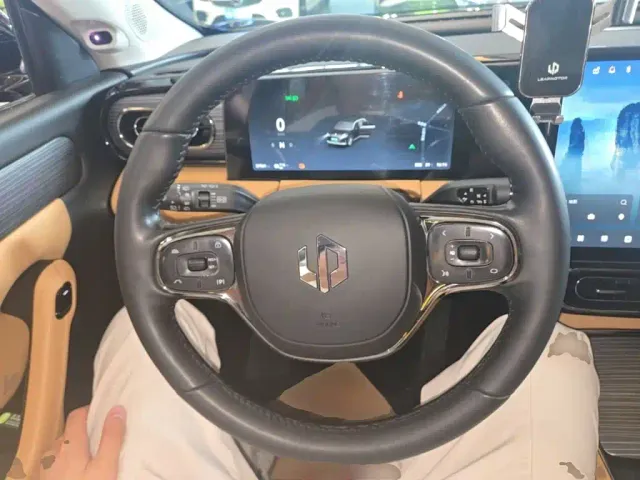 Leapmotor C11 — Фото автомобиля 10