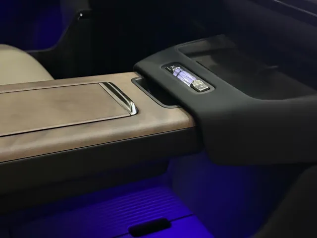 Volvo XC70 Plug-in Hybrid — Фото автомобиля 14
