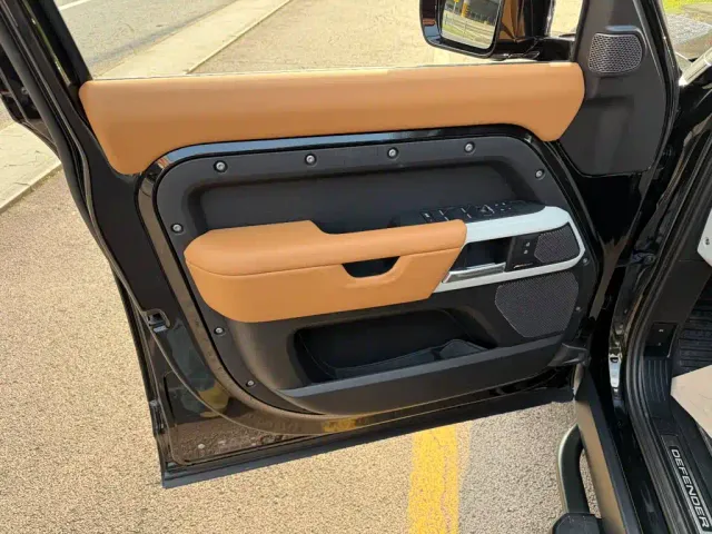 Land Rover Defender — Фото автомобиля 6