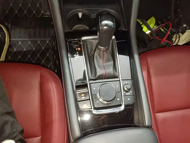 Mazda Axela — Фото автомобиля 13