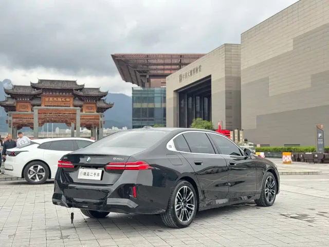 BMW 5 Series — Фото автомобиля 9