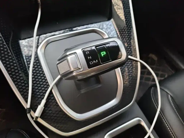 Haval Haval M6 2021 PLUS 1.5T DCT Comfort — Фото автомобиля 6