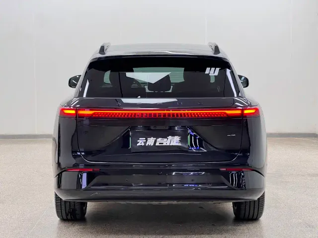 Xpeng G9 — Фото автомобиля 6