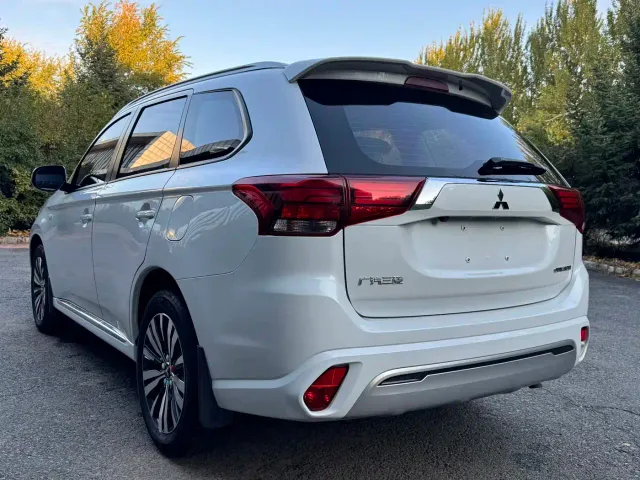 Mitsubishi Outlander — Фото автомобиля 4