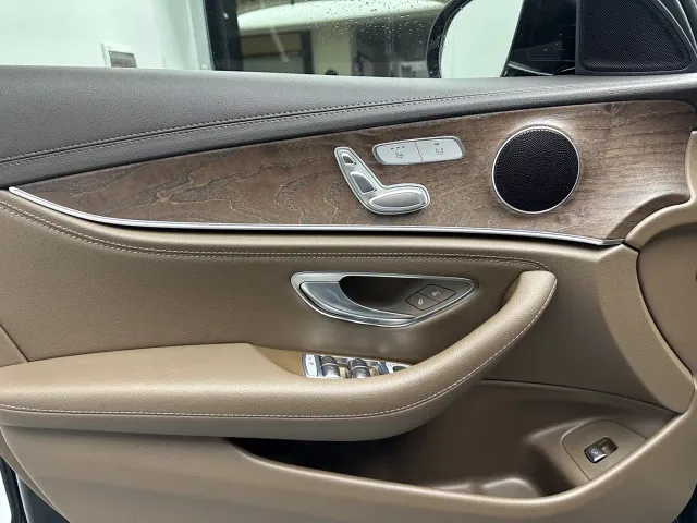 Mercedes-Benz E-Class — Фото автомобиля 20