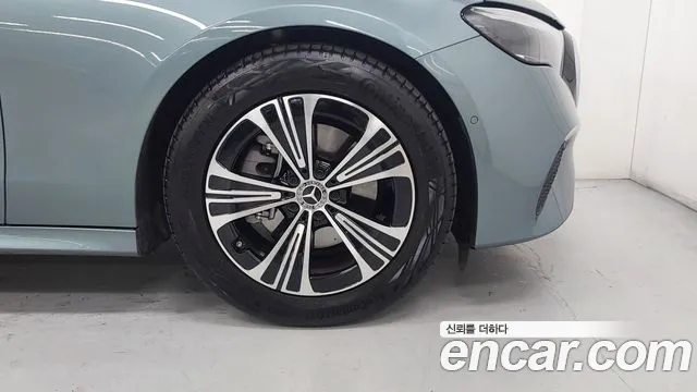 Mercedes-Benz E-Class — Фото автомобиля 5