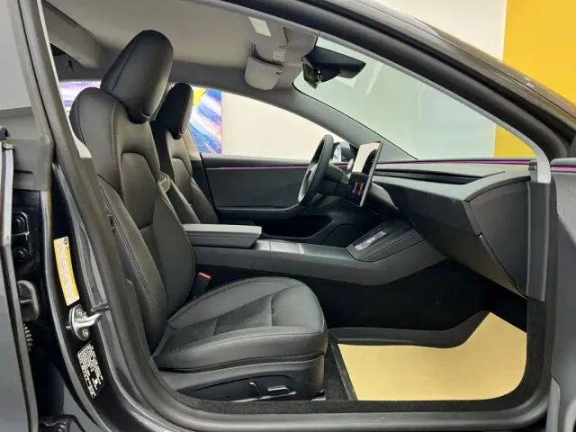 Tesla Model 3 — Фото автомобиля 21