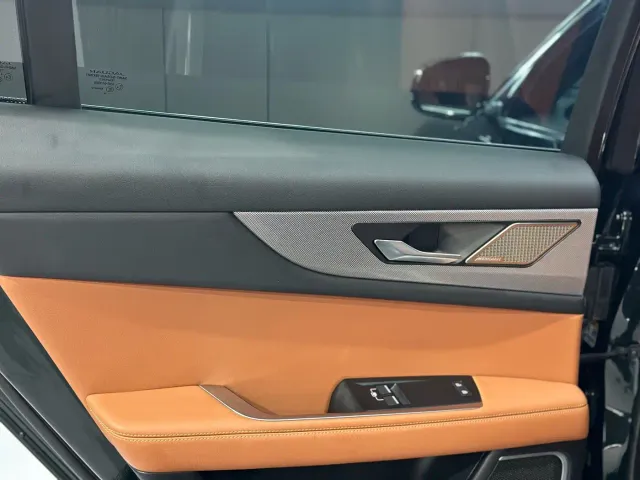 Jaguar XEL — Фото автомобиля 9