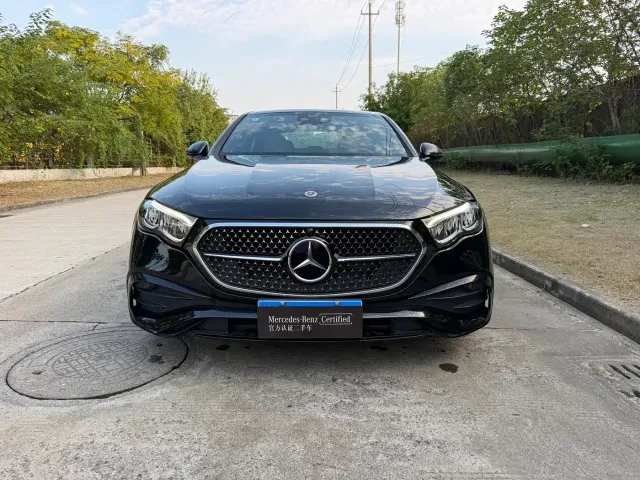 Mercedes-Benz E-Class — Фото автомобиля 3