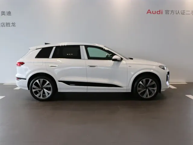 Audi Q6L e-tron — Фото автомобиля 3