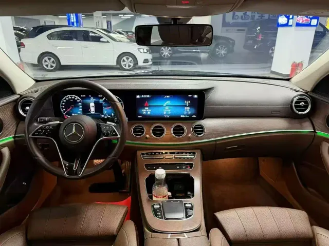 Mercedes-Benz E-Class — Фото автомобиля 5