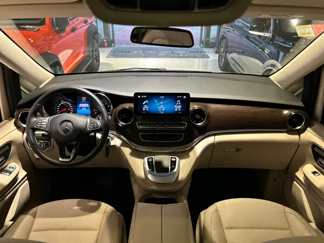 Mercedes-Benz V-Class — Фото автомобиля 21