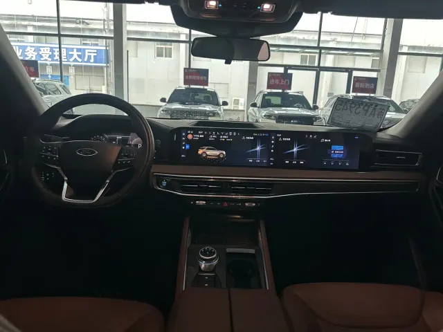 Ford Explorer — Фото автомобиля 15