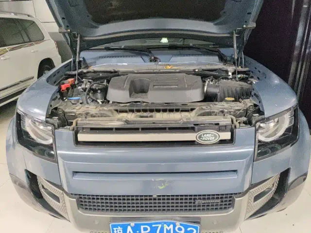Land Rover Defender — Фото автомобиля 9