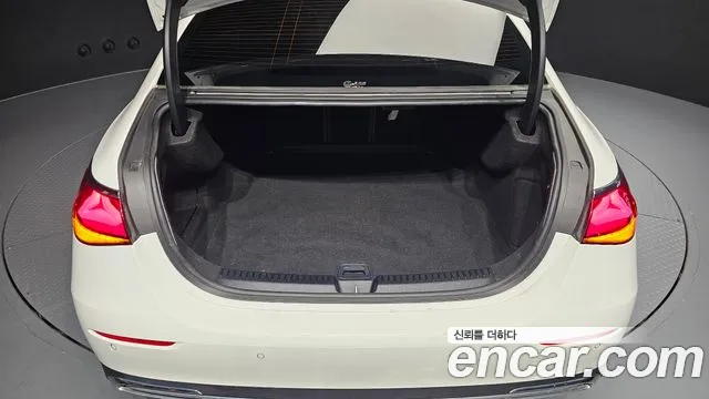 Mercedes-Benz E-Class — Фото автомобиля 30