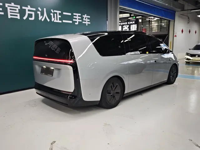 Li Auto MEGA — Фото автомобиля 4