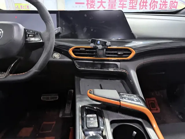 Changan UNI-T — Фото автомобиля 12