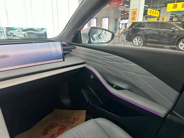 Geely Galaxy Galaxy E8 2024 665km RWD Starship Voyager Edition — Фото автомобиля 13