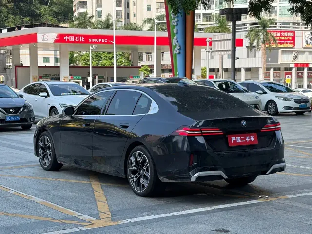 BMW 5 Series — Фото автомобиля 7
