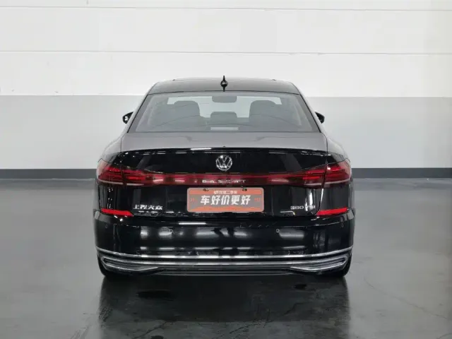 Volkswagen Passat — Фото автомобиля 4