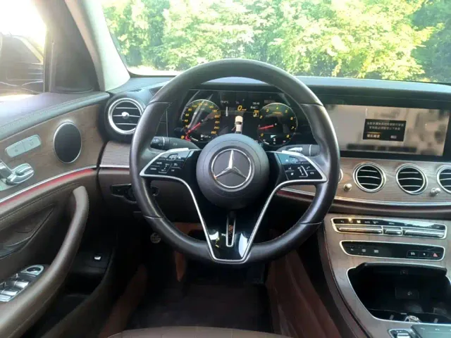 Mercedes-Benz E-Class — Фото автомобиля 10