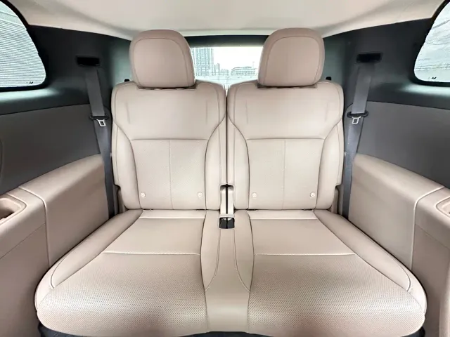 Li Auto i8 — Фото автомобиля 27