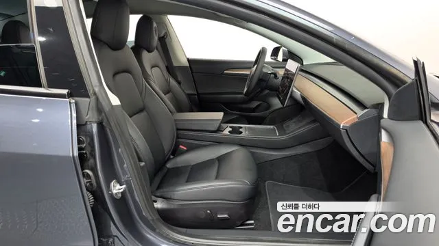 Tesla Model 3 — Фото автомобиля 11