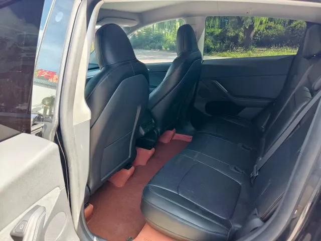 Tesla Model Y — Фото автомобиля 7