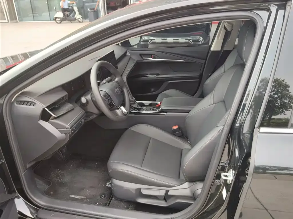 Toyota Camry 2026 2.0E Elite Edition — Фото автомобиля 9